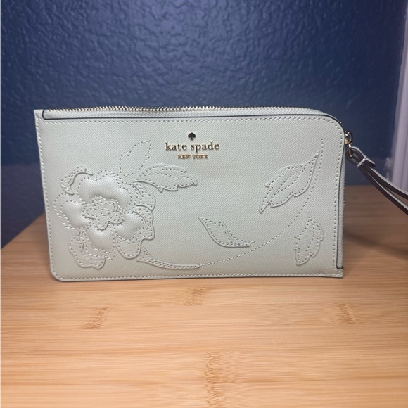 Kate Spade Lucy Floral Appliqué Medium L-zip Wristlet